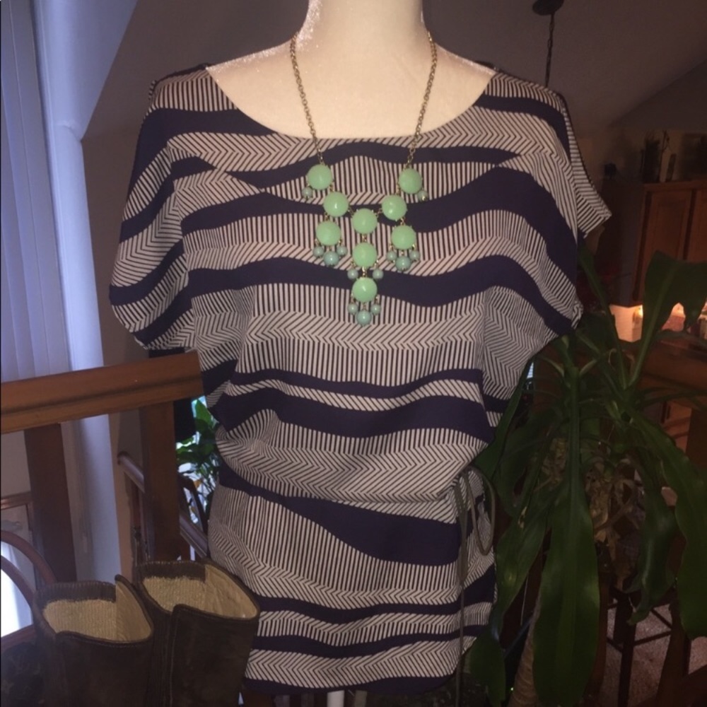 Forever 21 navy and gray top